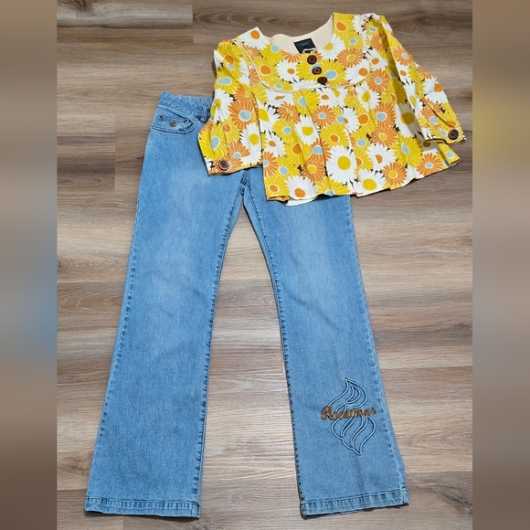 Rocawear Vintage Y2K Low Rise Embroidered Fit and Flare Jeans Size 5 - Picture 3 of 13